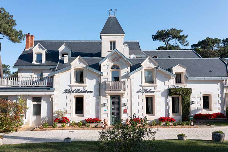 Hôtel 3 étoiles Royan avec piscine et proche de la plage