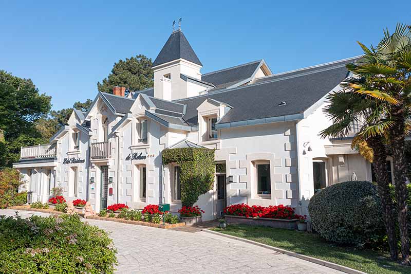 Hôtel 3 étoiles Royan avec piscine et proche de la plage