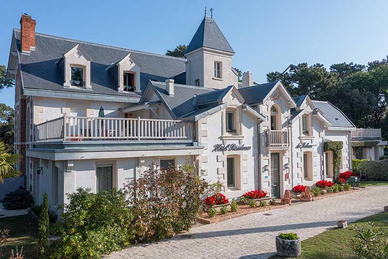 Hôtel 3 étoiles Royan avec piscine et proche de la plage